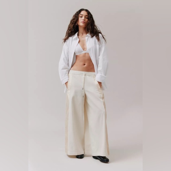 Urban Outfitters Pants - Urban Outfitters BDG NWOT Adriane Side Piping Pull-On Wide-Leg Jean XL Canvas